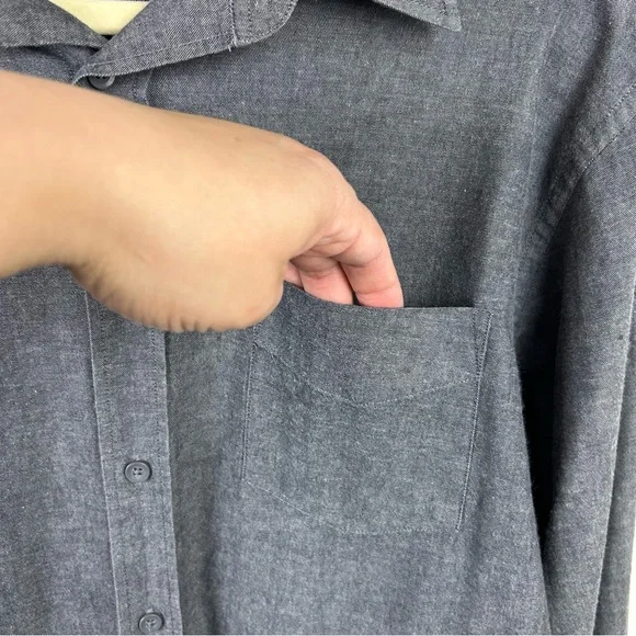 Bundle of long-sleeve Untuckit button down dress shirts size: XL - Picture 4 of 13